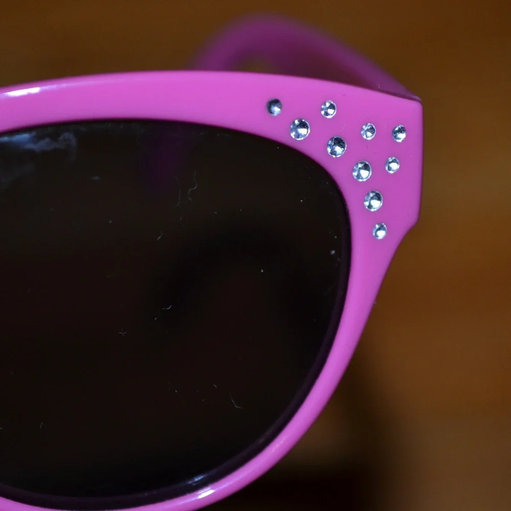 Youth girls Shopkins sunglasses and carrying case